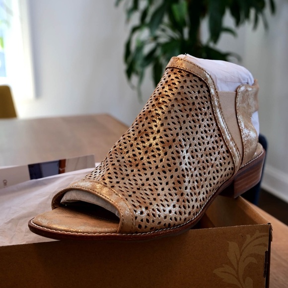 Sofft Nalda Anthracite Sandals, 11 — NWT - Picture 1 of 8